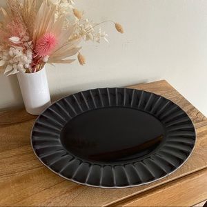 Anthropologie Biscuit Platter Black Glossy Scallop